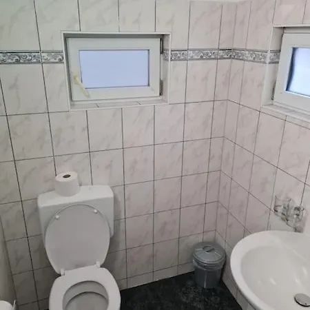 Gemuetlicher Gartenbungalow Lejlighed